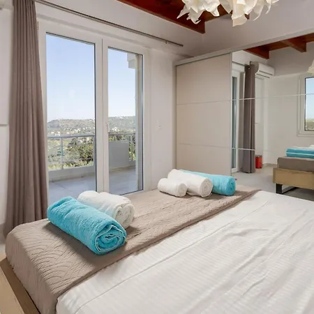 Konstantinos Hilltop Vineyard Escape *