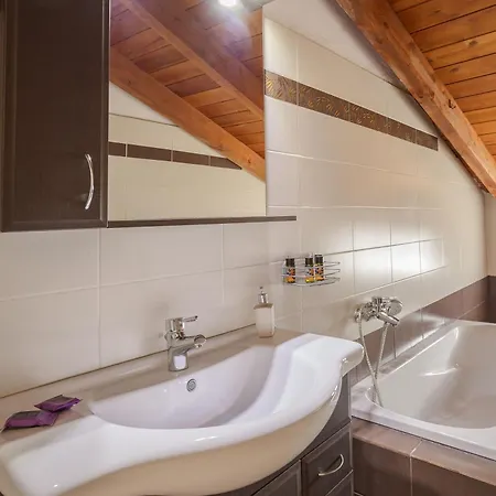 Konstantinos Hilltop Vineyard Escape *