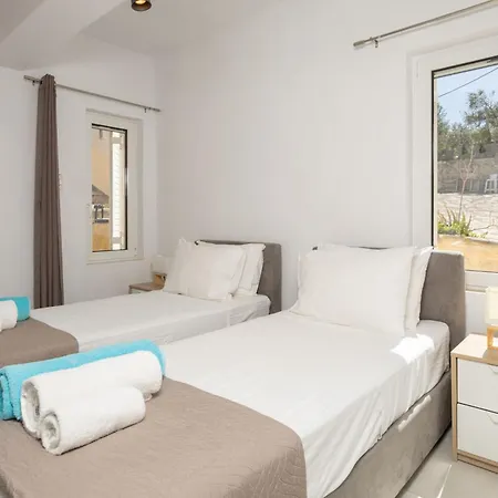 Konstantinos Hilltop Vineyard Escape 别墅