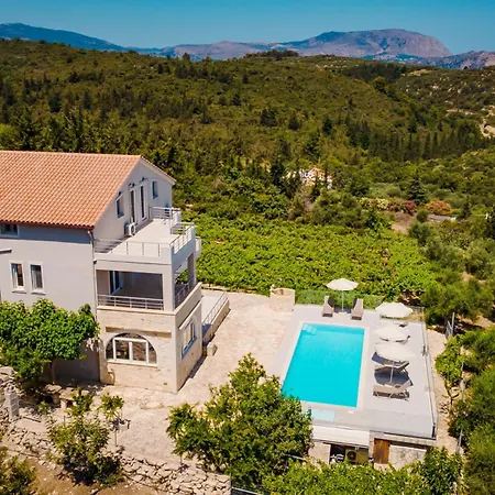 Konstantinos Hilltop Vineyard Escape *