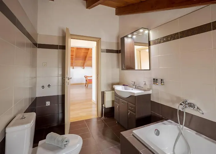 Konstantinos Hilltop Vineyard Escape *