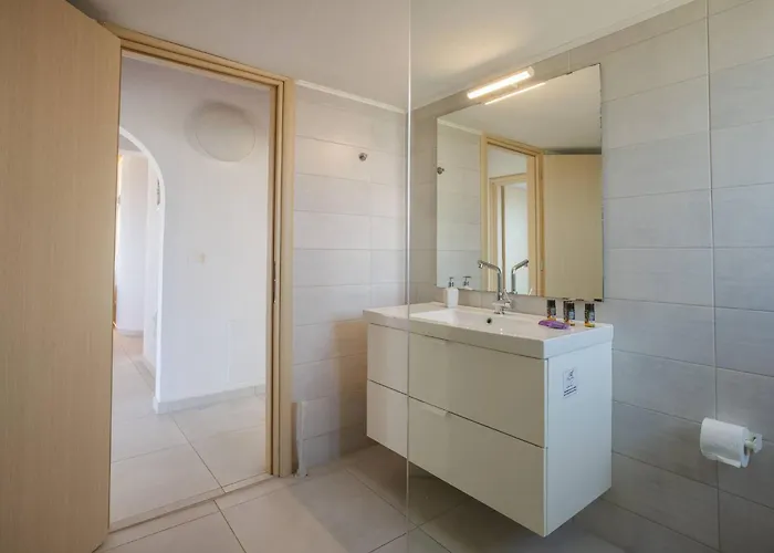 Konstantinos Hilltop Vineyard Escape