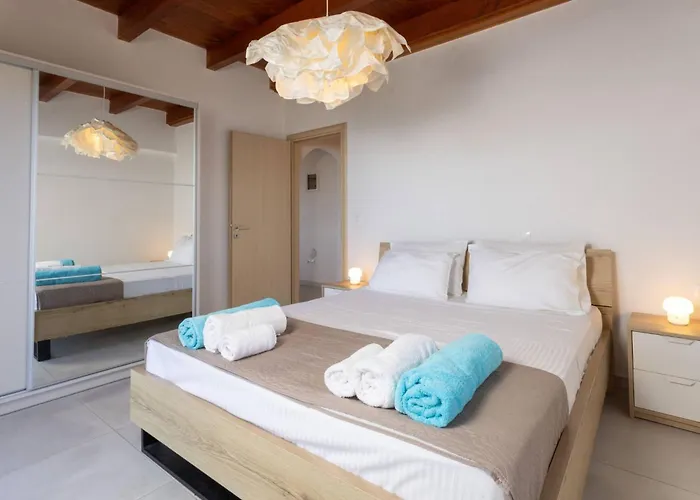 Konstantinos Hilltop Vineyard Escape *