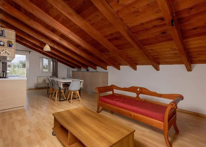 Konstantinos Hilltop Vineyard Escape