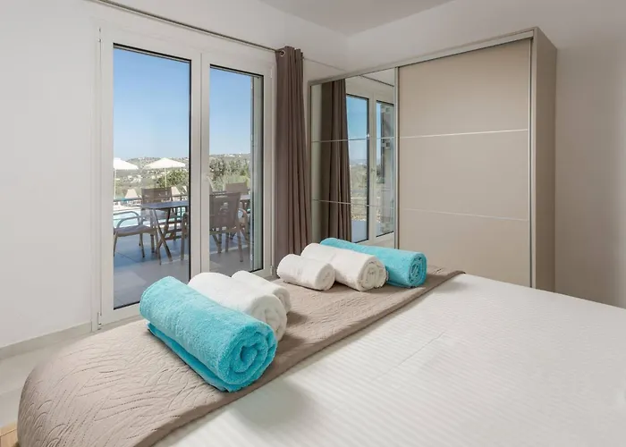 Konstantinos Hilltop Vineyard Escape *